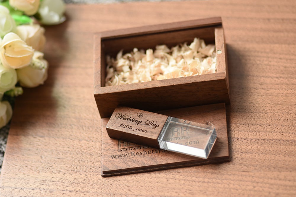 ♣ Personalized USB Drives in Wooden Crystal ♠